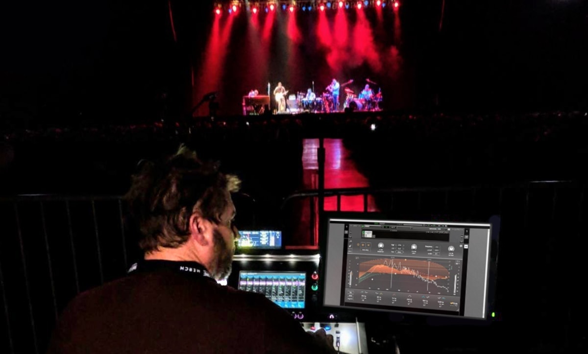 James Towler mixes Steve Winwood live using smart:EQ live by sonible