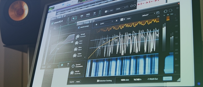 smart:comp and smart:EQ 2 on a monitor